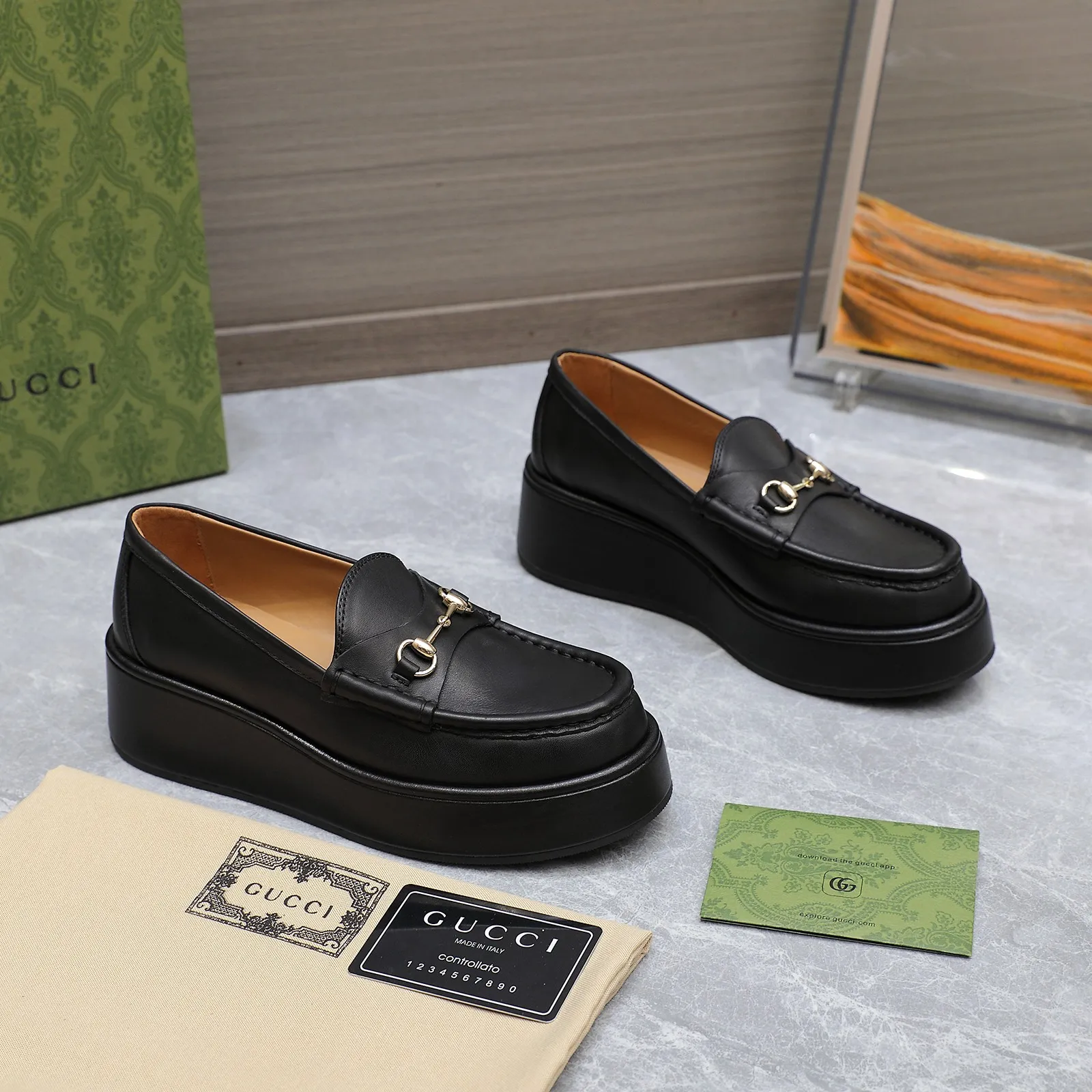 👟👟Ex-factory price 680👟👟 ⚡️The highest version 🔥🔥🔥💯💯💯 ⚡️2024 counter latest model ⚠️original replica ⚡️ Gucci’s latest popular wedge platform shoes - available simultaneously at counters Authentic European style, perfect on the feet💃💃When worn with this shoe, it is elegant and crystal clear. Regardless of the materials of the accessories, they are all customized 1:1. You must go to get the original version. The entire series is full of exciting and beautiful elements. ❶ Upper: cowhide/double G embroidered texture ❷ Inner lining: sheepskin ❸ Feet: sheepskin ❹Outsole: Imported from Italy ❺ Water platform height: 3.5CM in front and 5.5CM in back ❻Packaging: Original full set of packaging ❼Number of codes: 35-42 (40.41.42 customization is not returnable)